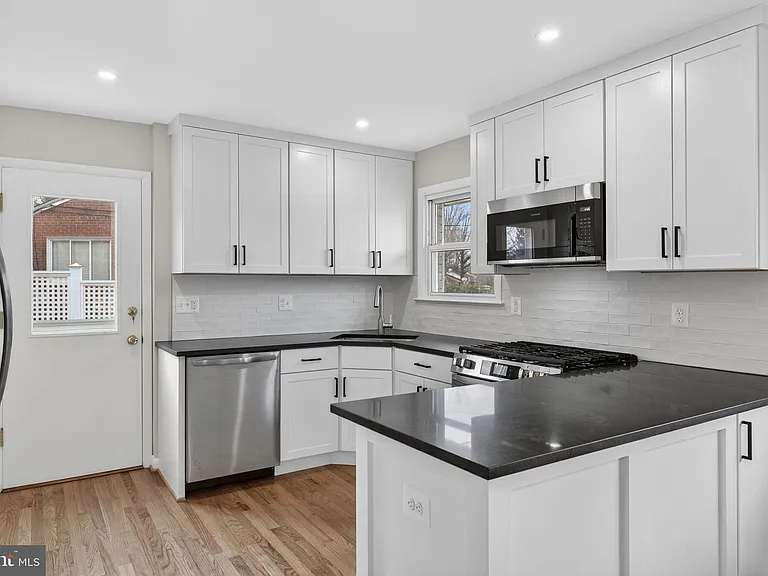 7507 Murillo St — Photo 23