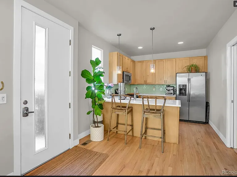 2100 Decatur St — Photo 4