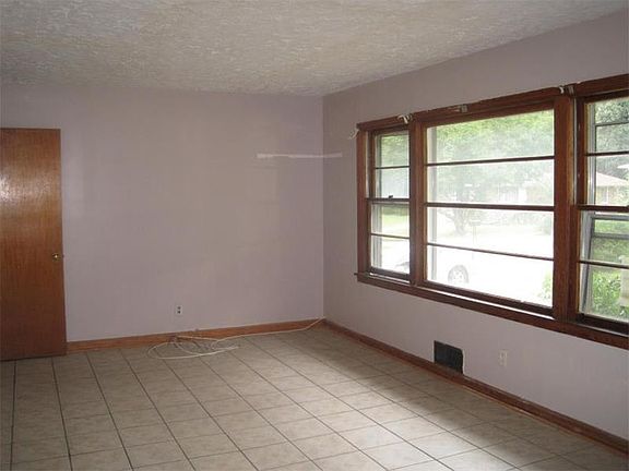 2nd image of 776 Pine Valley Dr