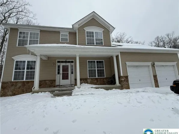 145 Kensington Dr, Bushkill, PA 18324