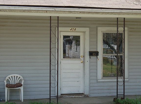2nd image of 408 Moffett St