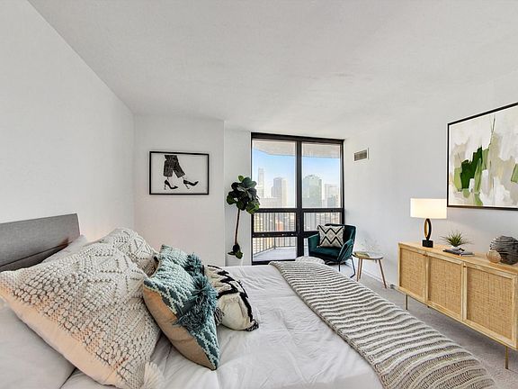 3rd image of 10 E Ontario St #3413