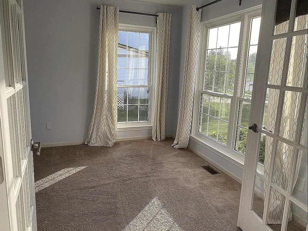 4 bed, 2421 sqft, $3,775 — Photo 4