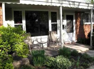 21056 Birchwood St, Farmington, MI 48336