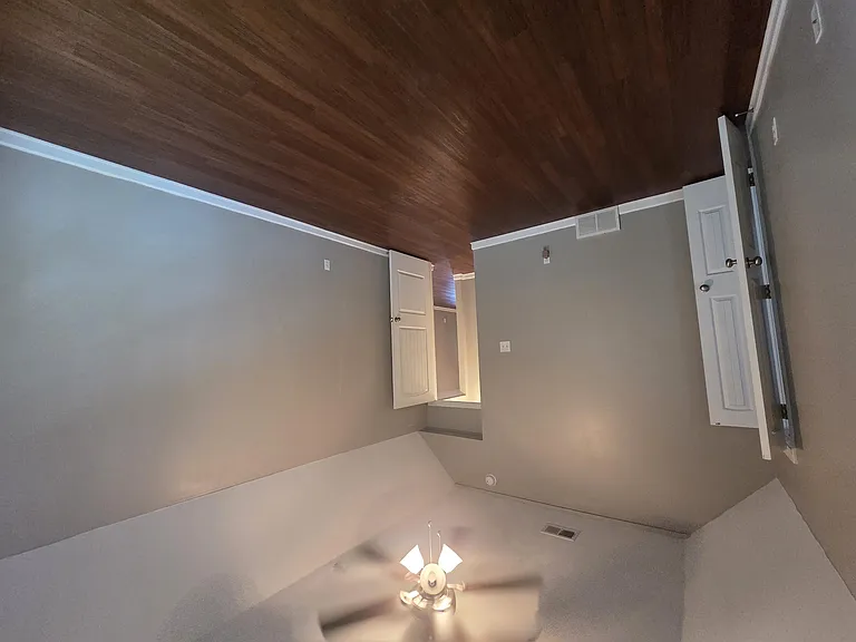 1315 Crosstown Ct — Photo 2