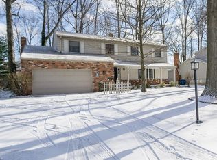 4125 Lydgate Dr, North Olmsted, OH