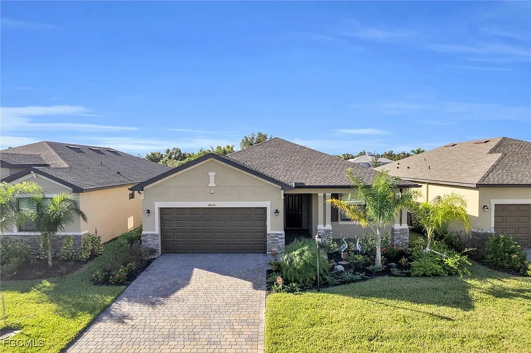 3 bed, 3.0 bath, 1852 sqft, $3,800 — Photo 2