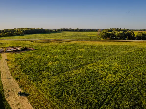 9630 Windy Hills Dr, Zionsville, IN 46077