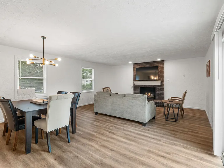 2734 Beloit Dr — Photo 17