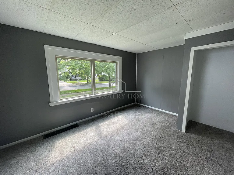 730 Noble Ave — Photo 3