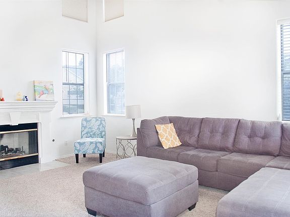 3rd image of 1085 E Monticello Cir