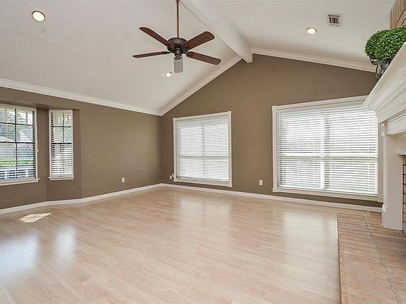 5th image of 3049 Walnut Springs Dr
