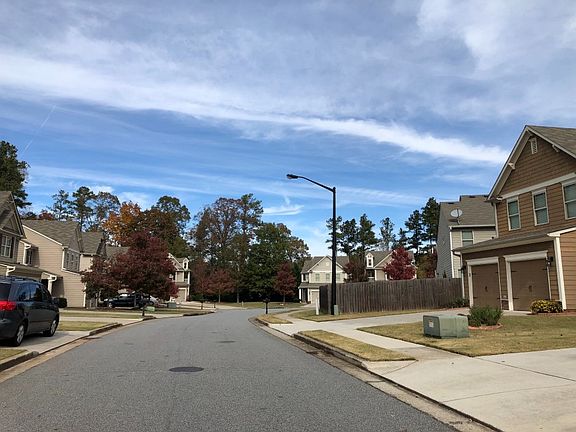 4th image of 228 Highland Village Ln