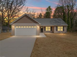 147 Lambeth Rd, Thomasville, NC 27360