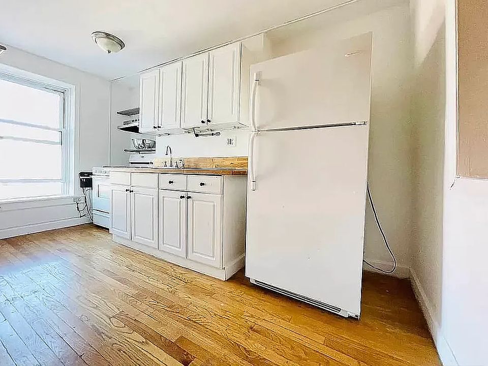 2nd image of 633 Union St #E