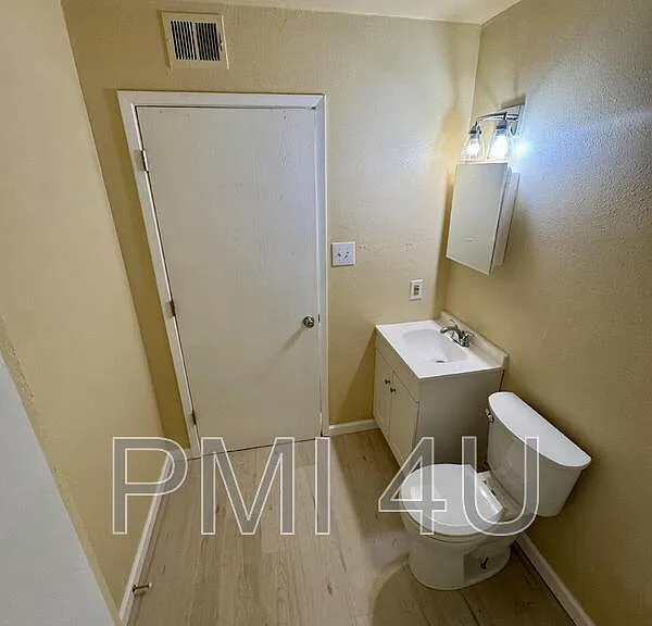 12409 Manitoba Dr NE #B — Photo 9