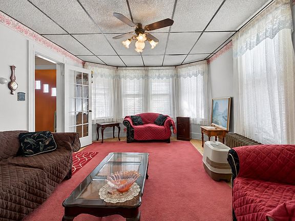 4th image of 135 Allen Ave