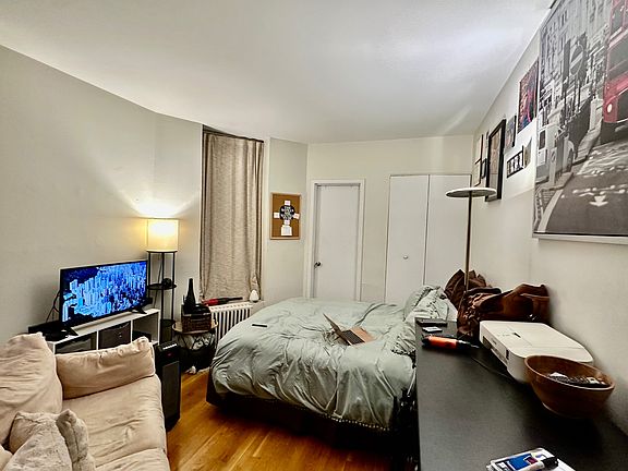 3rd image of 953 Amsterdam Ave APT 2D