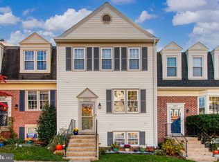8895 Winding Hollow Way, Springfield, VA 22152