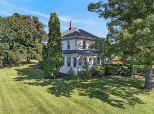3208 Country Club Rd, Woodstock, IL 60098