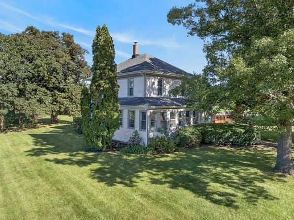 3208 Country Club Rd, Woodstock, IL 60098