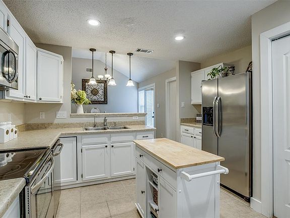 4th image of 1530 Evergreen Dr