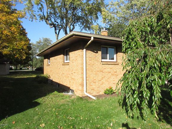 5th image of 521 Eloise Dr