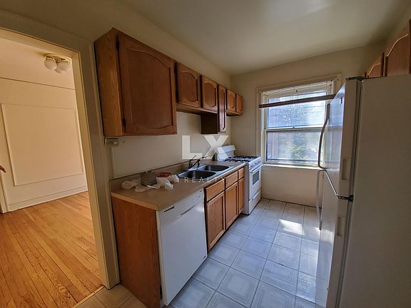 4th image of 534 Hinman Ave APT 2W