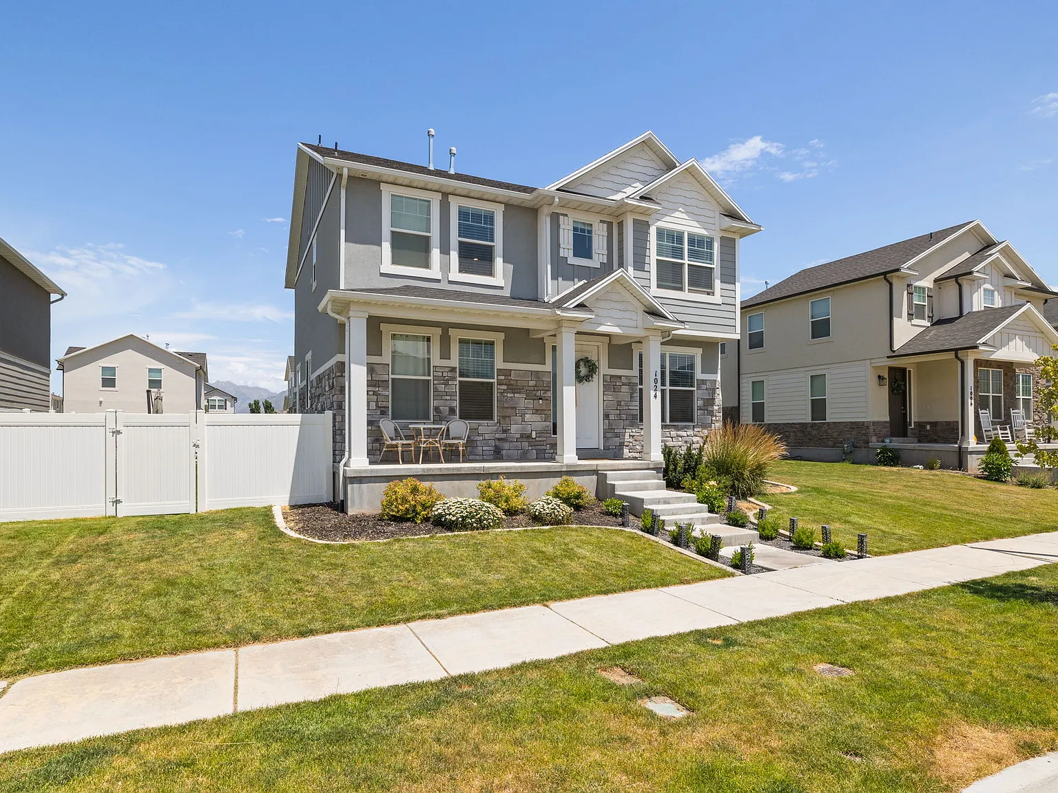 4 bed, 2.5 bath, 2202 sqft, $2,649 — Photo 3