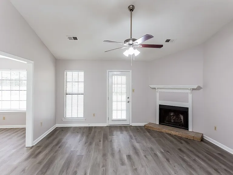 7327 Mallard Creek Dr — Photo 3