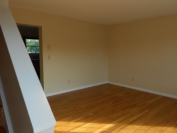 4th image of 1028 Bridle Ct