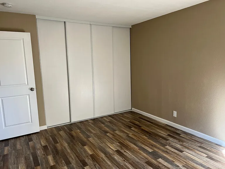 328 Northbank Ct #13 — Photo 12