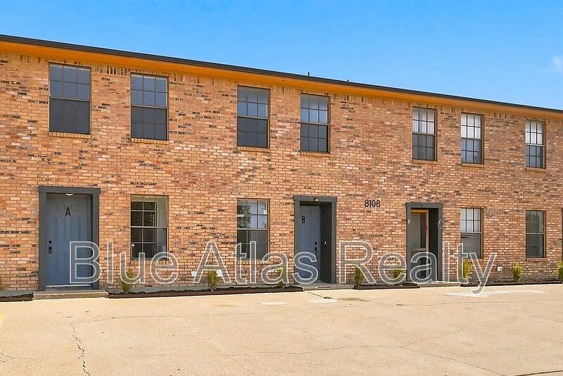 2 bed, 1.5 bath, 1082 sqft, $1,150 — Photo 2