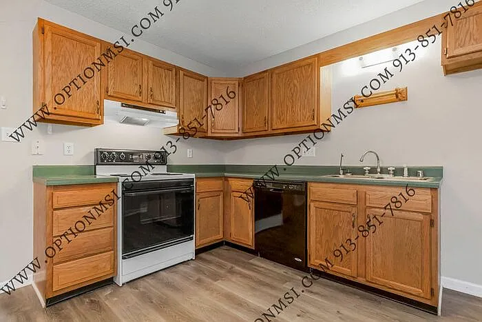 712 Harvey St — Photo 5