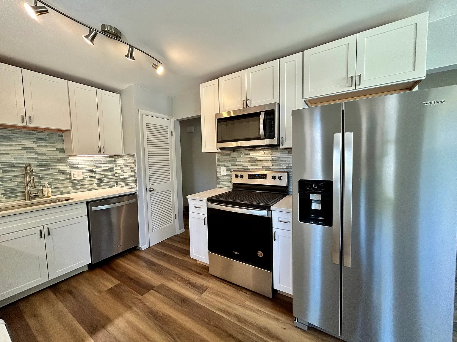 3 bed, 1.5 bath, 1000 sqft, $2,650 — Photo 3