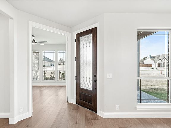 5th image of 590 Crystal Lake Ln