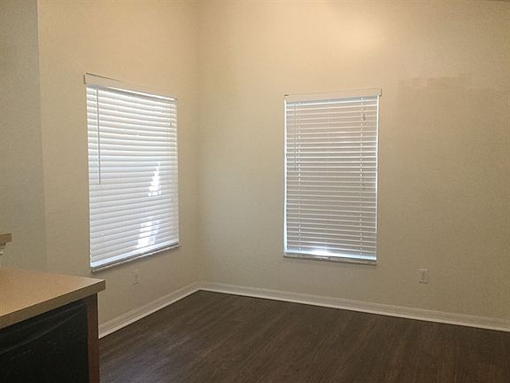 5th image of 112 Carlyle St