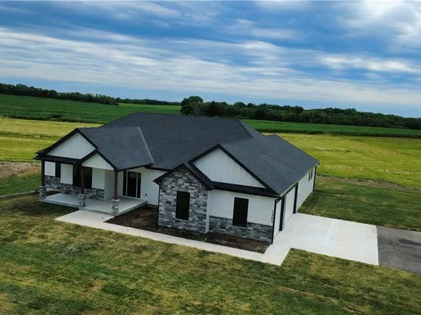 7203 92nd Hwy, Smithville, MO 64089