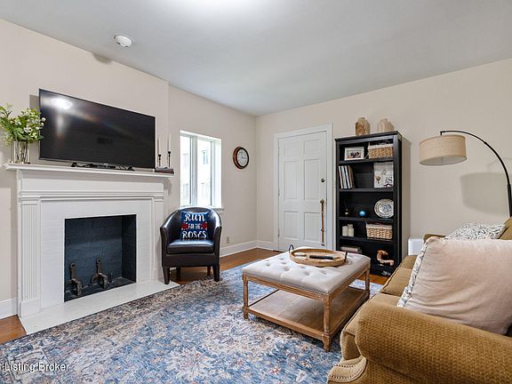 5th image of 2126 Village Dr APT 3