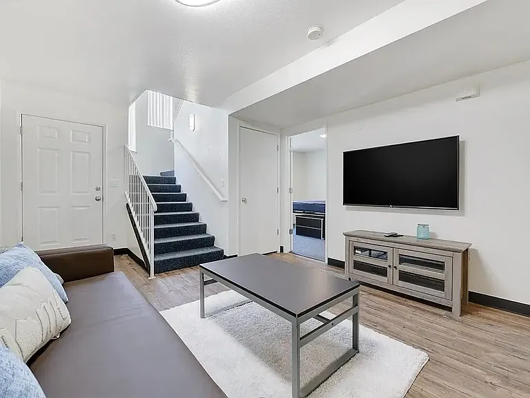 439 Beverly St #2 — Photo 2