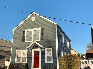 15 Chestnut St, Rockville Centre, NY 11570