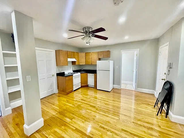 3 bed, 9999 sqft, $4,995 — Photo 2