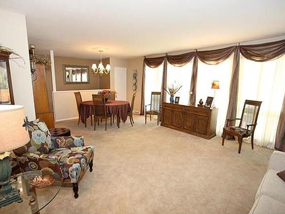 3rd image of 2408 Chaucer Ave