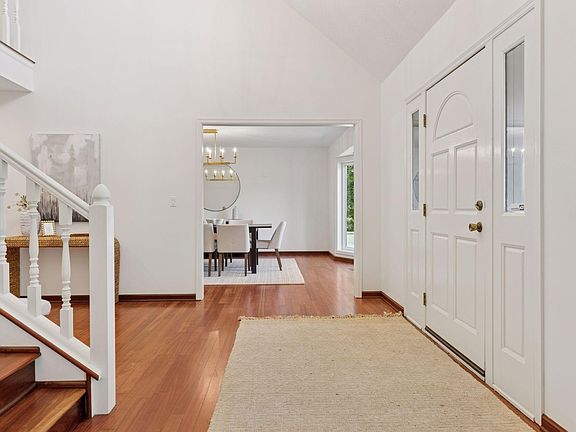 5th image of 2122 Delaware Ave