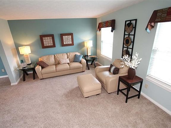 3rd image of 8494 Woodcreek Dr