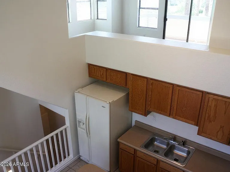 772 S Beck Ave — Photo 9