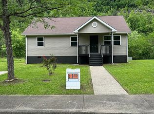 98 Buskirk St, Matewan, WV 25678