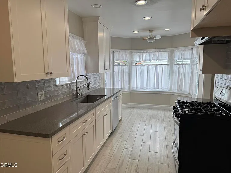 920 Summit Dr — Photo 9