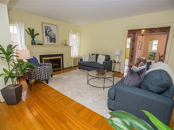 4th image of 334 Woodbridge Ave