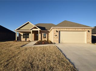 686 Hickory Meadows Ave, Springdale, AR 72762